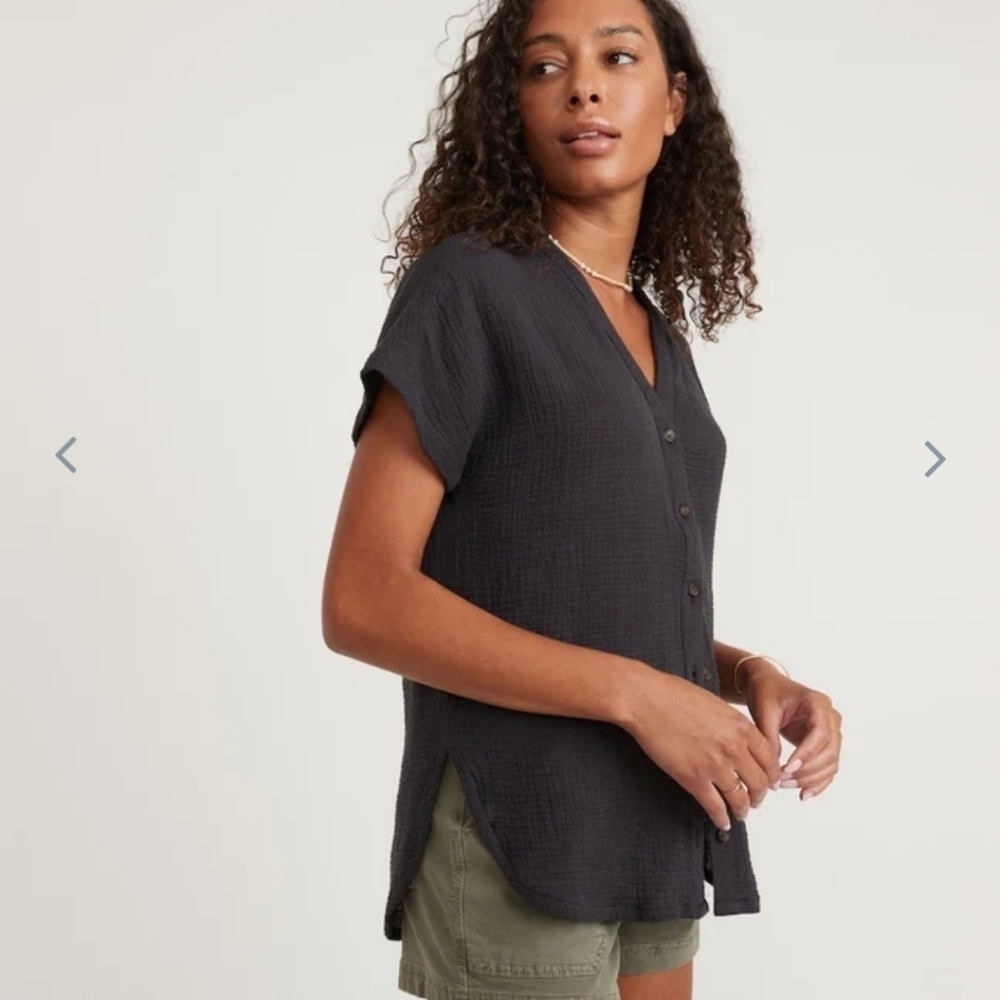 Marine layer Island Short Sleeve Button Down Tunic in Black - Picture 2 of 8